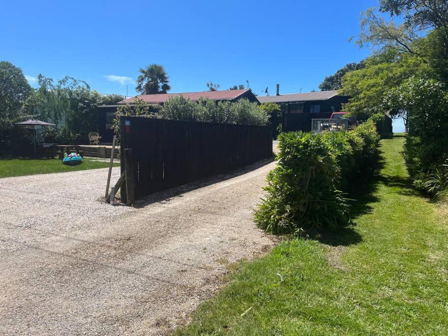 Parapara Beachside Gem - Cosy Chalet מראה חיצוני תמונה